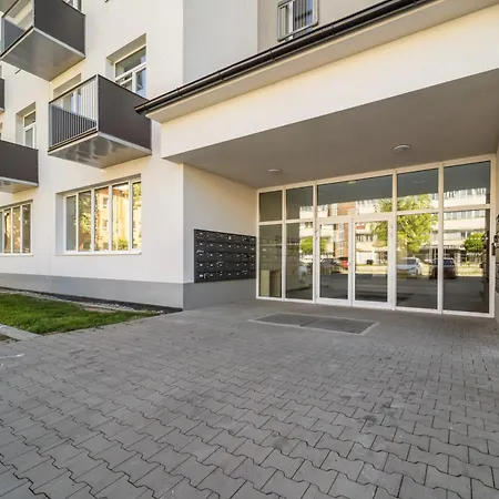 Lägenhet 2 With Balcony - Nalepkova